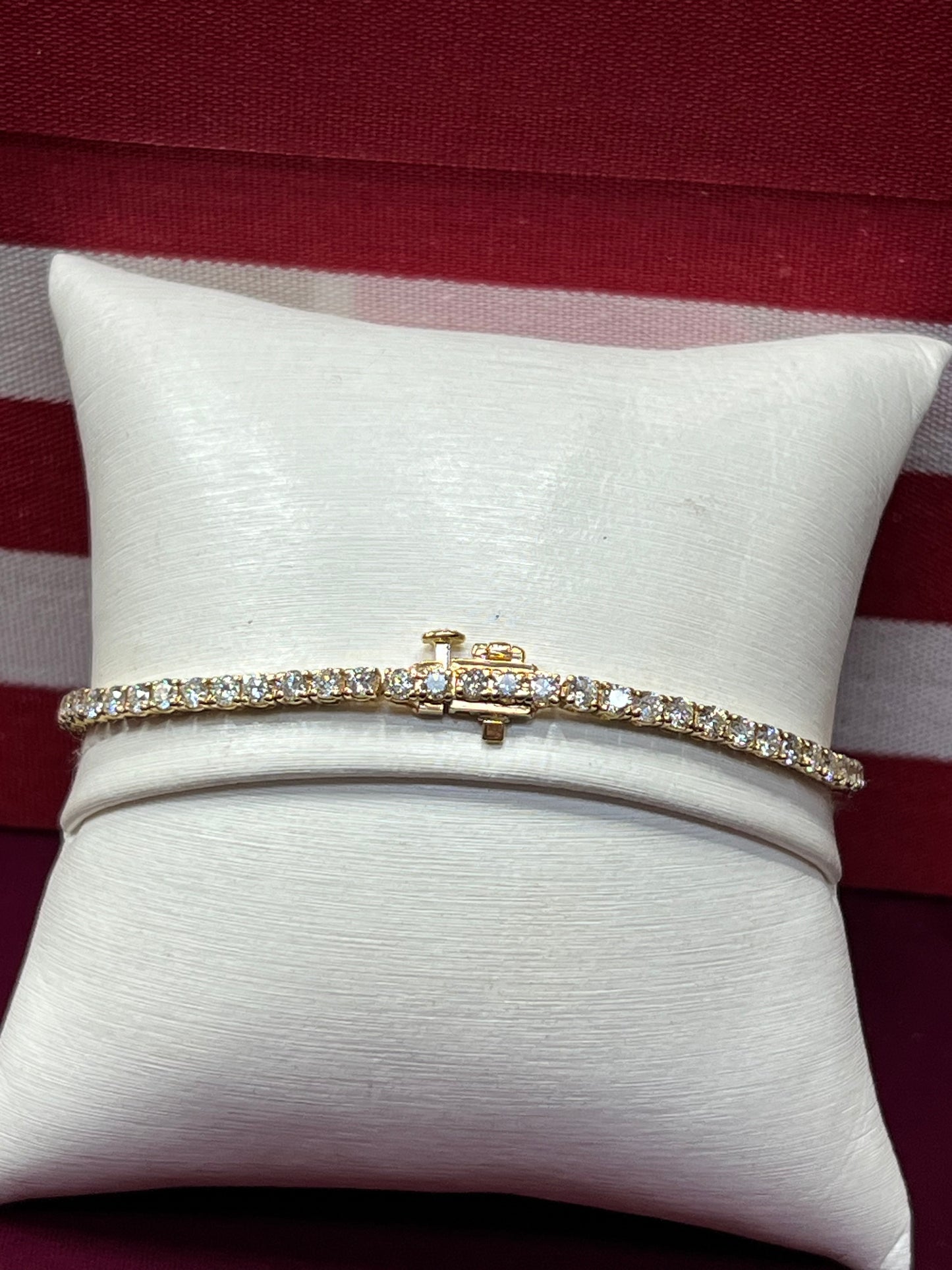 Lady’s 3.62 Carat 14kt Yellow Gold Diamond Bracelet