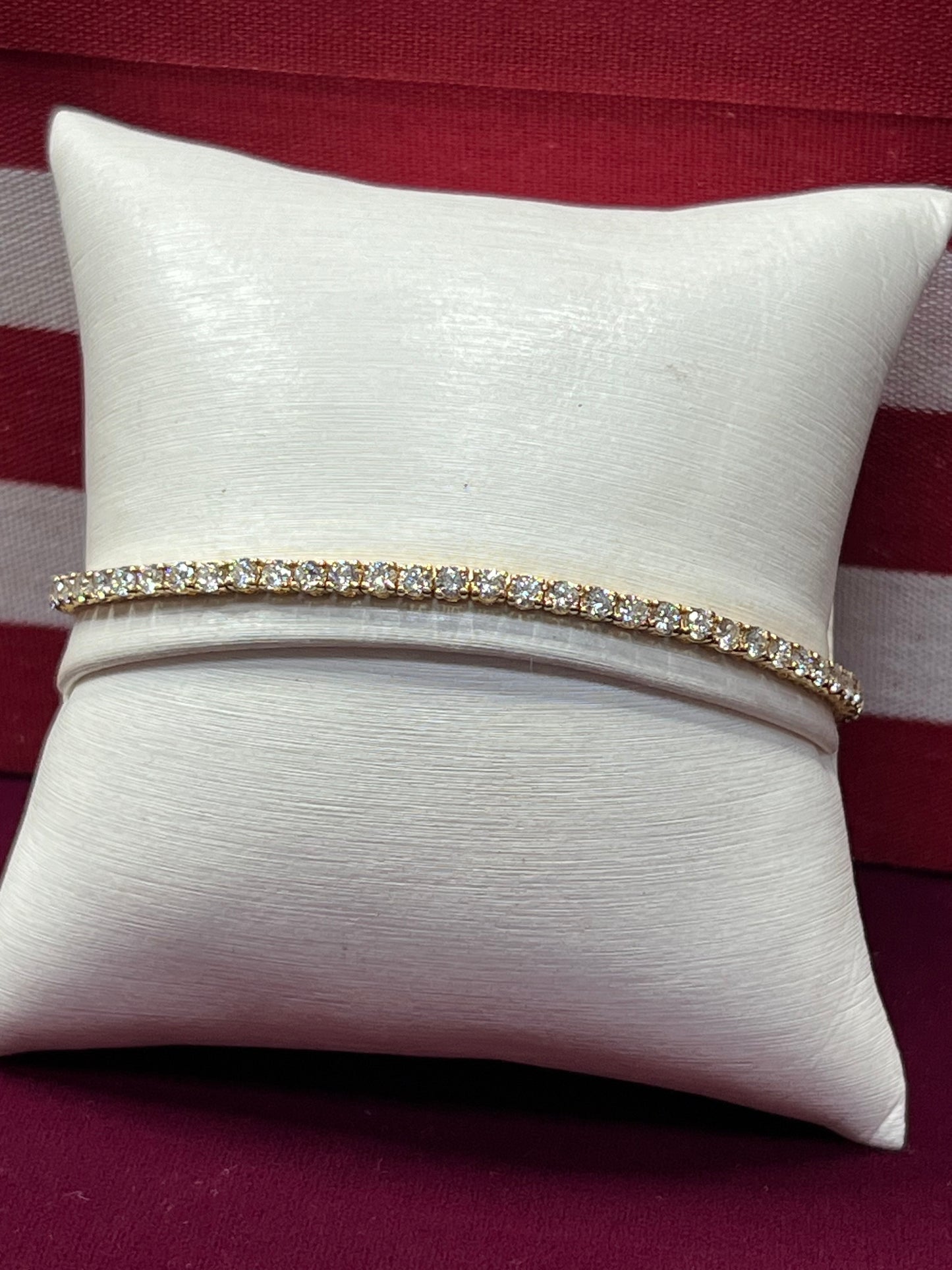 Lady’s 3.62 Carat 14kt Yellow Gold Diamond Bracelet